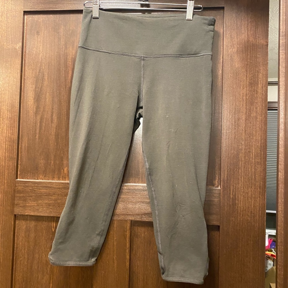 Green Capri Cross Cross Leggings